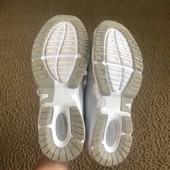 All white tennis shoes 😍 - Picture 5 of 6